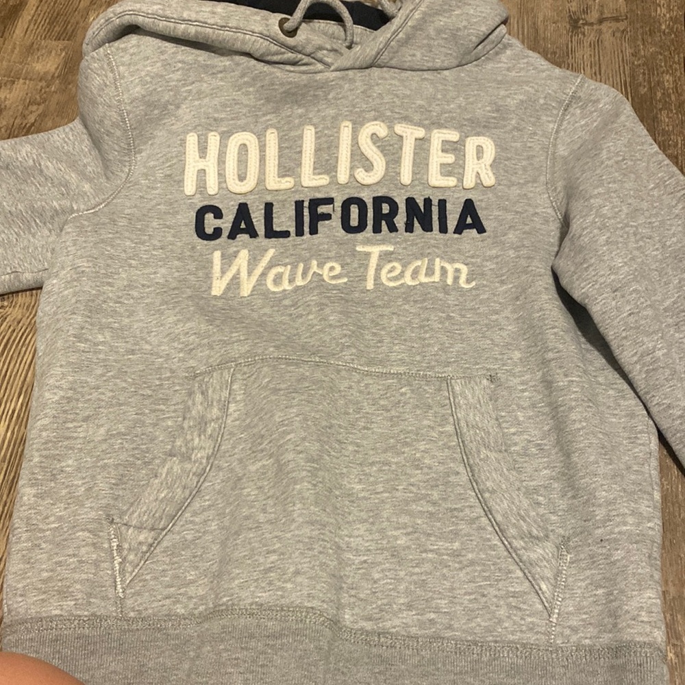 hollister sweat shirt size s